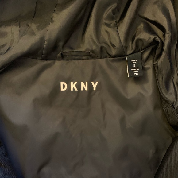 NWT DKNY Army Camo Raincoat - fits like a Medium - Picture 2 of 7